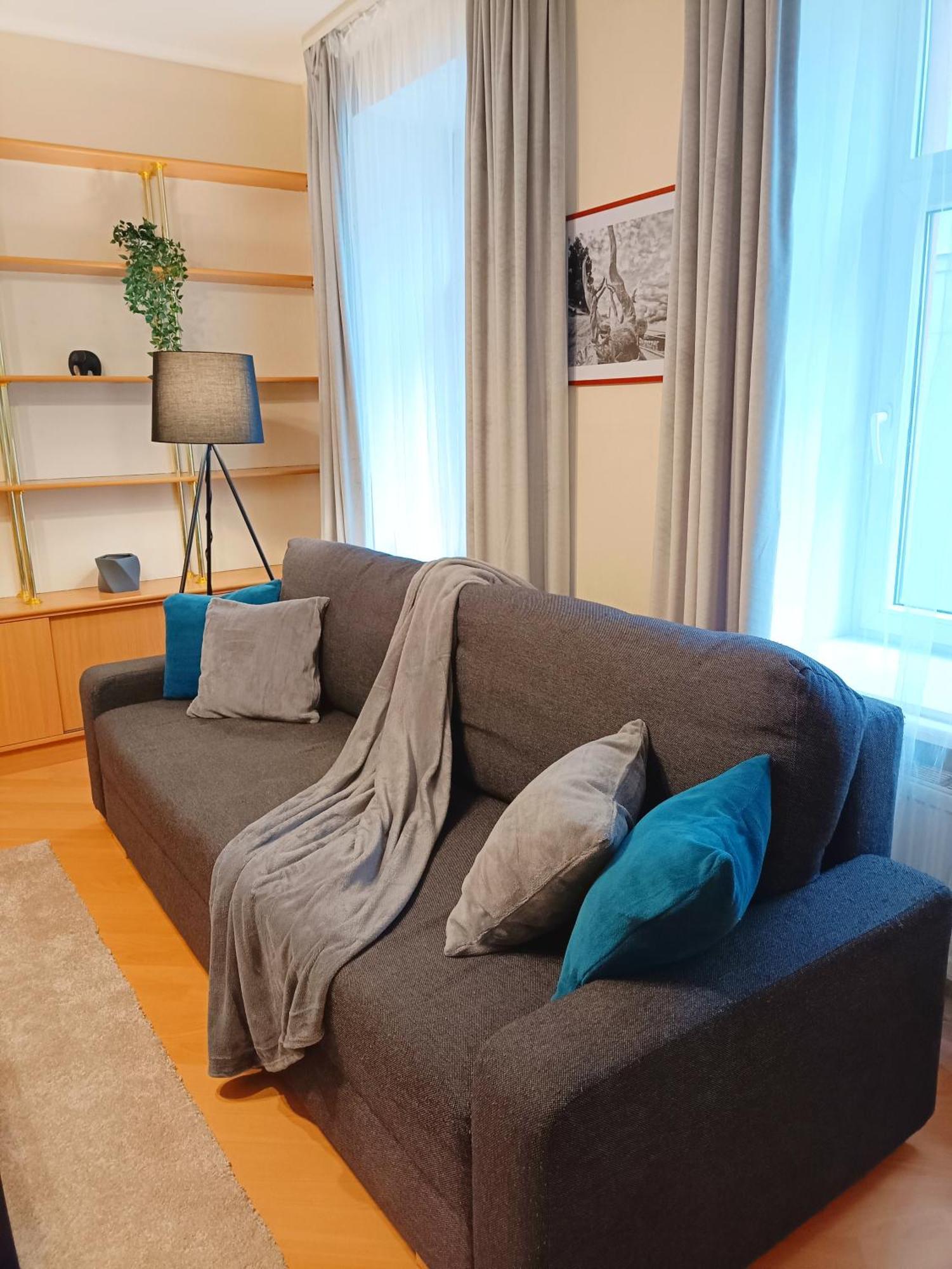 Two Bedroom In Old Town, Up To 6 Guests Apartment